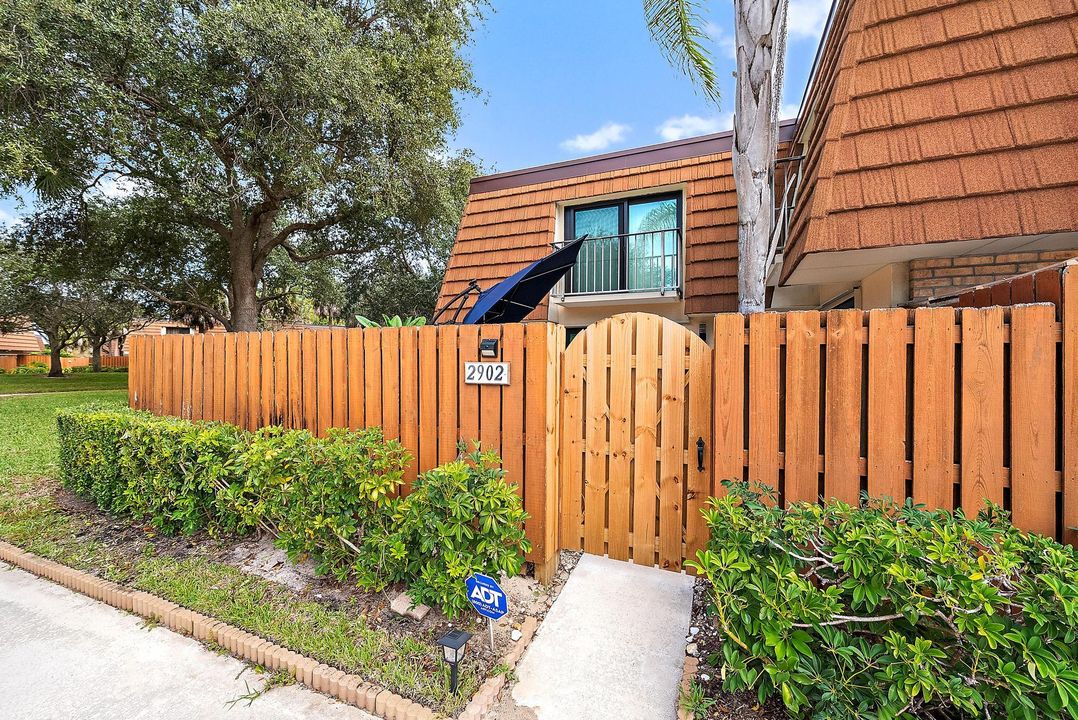 For Rent: $3,450 (2 beds, 2 baths, 1236 Square Feet)