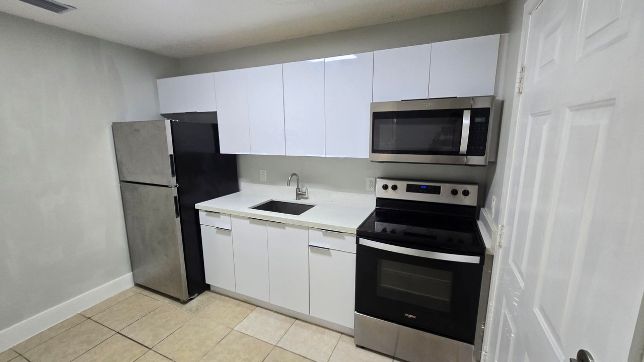 Recently Rented: $1,350 (2 beds, 1 baths, 750 Square Feet)