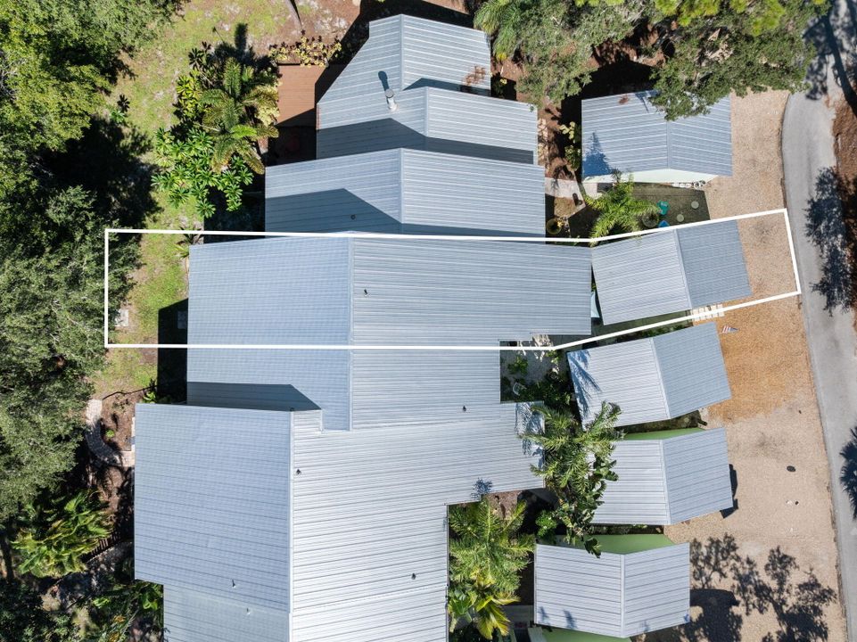 For Sale: $269,900 (2 beds, 2 baths, 977 Square Feet)