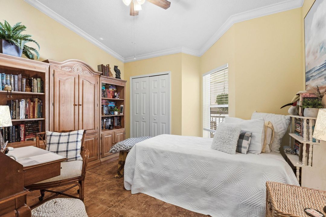 For Sale: $269,900 (2 beds, 2 baths, 977 Square Feet)