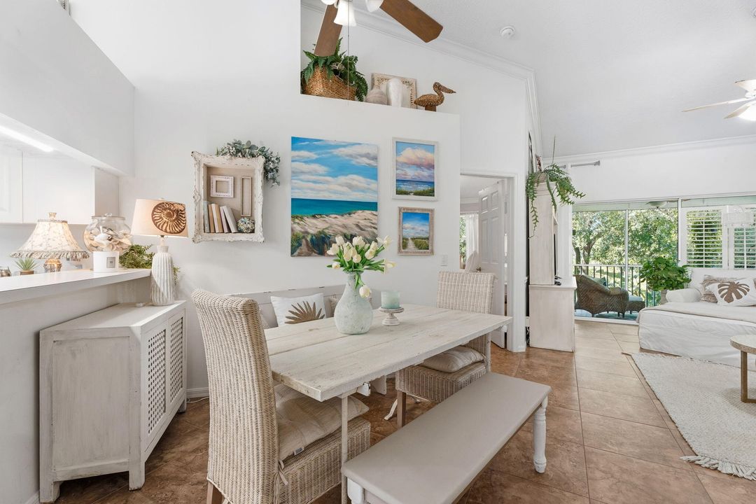 For Sale: $269,900 (2 beds, 2 baths, 977 Square Feet)