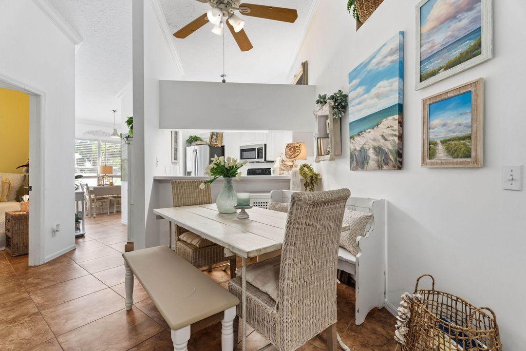 For Sale: $269,900 (2 beds, 2 baths, 977 Square Feet)