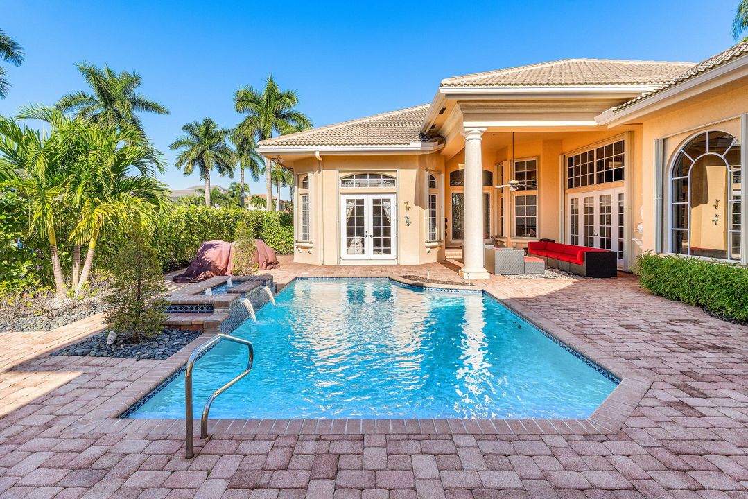 合同活跃: $2,199,000 (4 贝兹, 3 浴室, 3606 平方英尺)