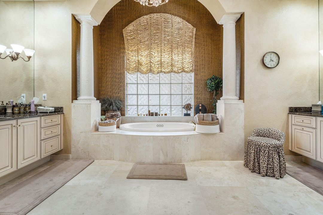 合同活跃: $2,199,000 (4 贝兹, 3 浴室, 3606 平方英尺)