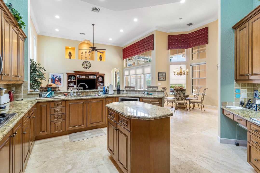 合同活跃: $2,199,000 (4 贝兹, 3 浴室, 3606 平方英尺)