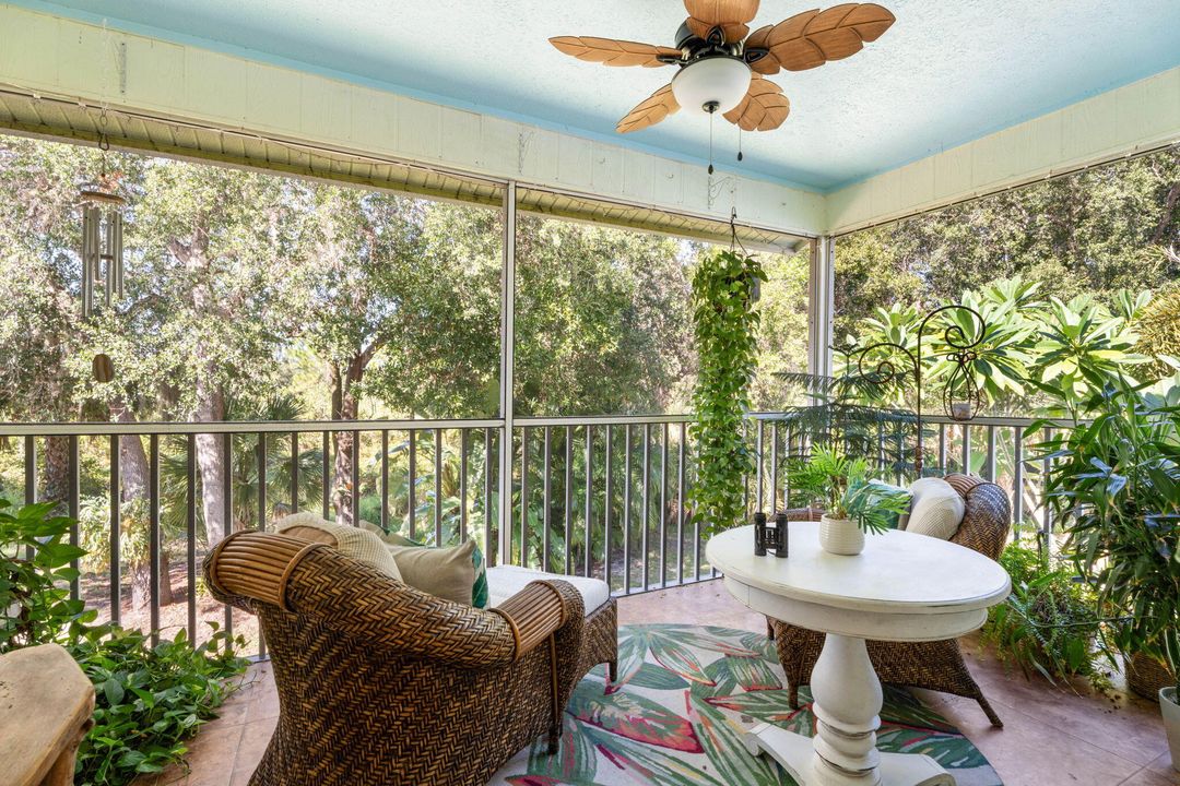 For Sale: $269,900 (2 beds, 2 baths, 977 Square Feet)