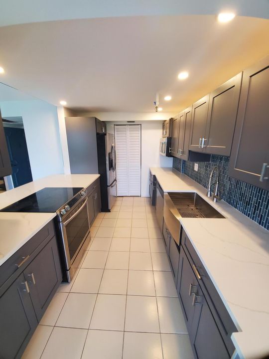 Activo con contrato: $4,000 (1 camas, 1 baños, 998 Pies cuadrados)