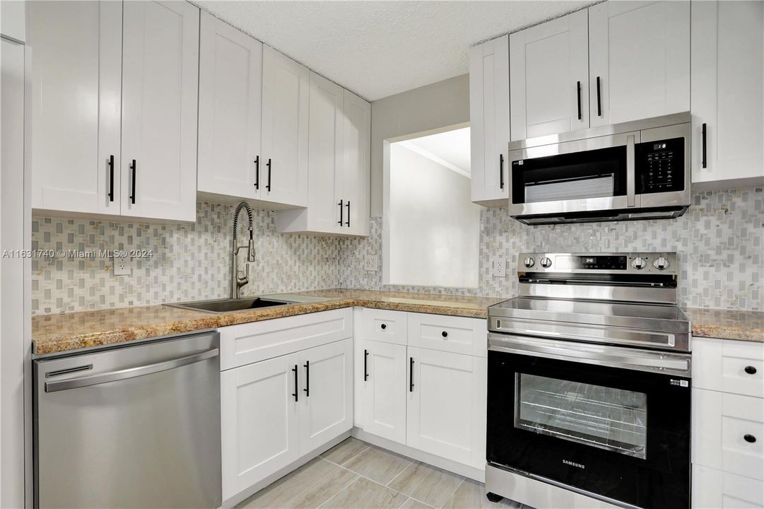 待售: $79,999 (1 贝兹, 1 浴室, 721 平方英尺)