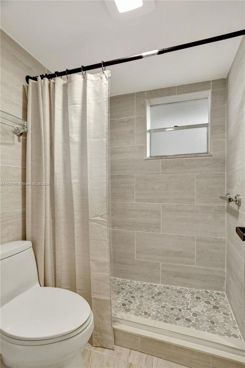 待售: $79,999 (1 贝兹, 1 浴室, 721 平方英尺)