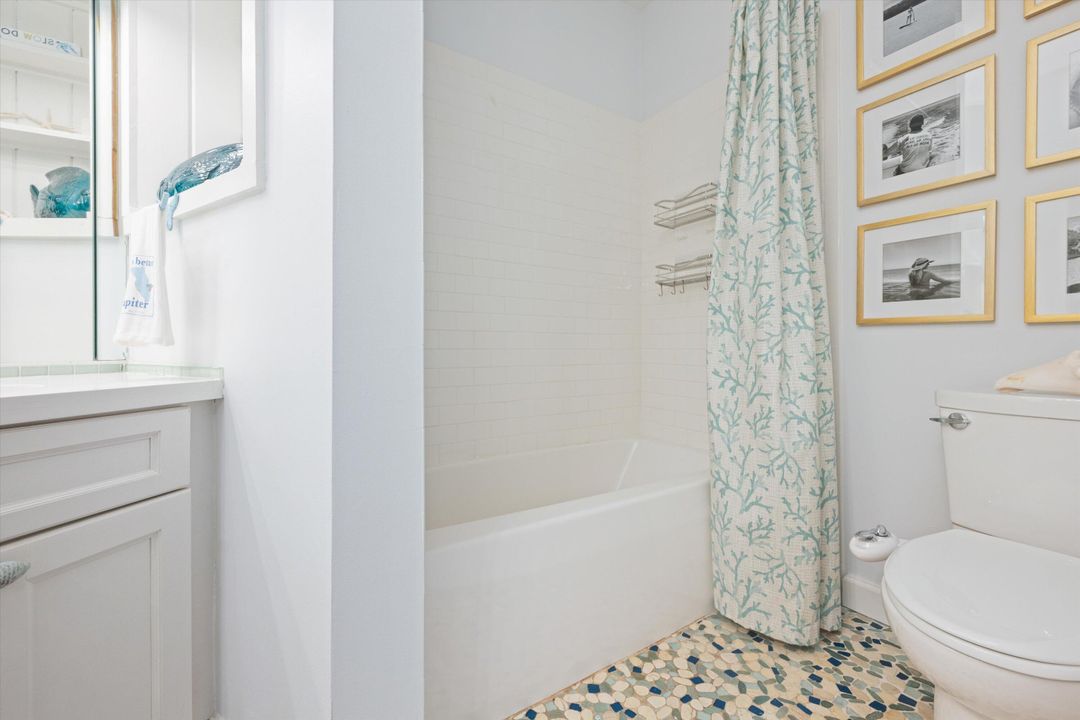 На продажу: $2,465,000 (4 спален, 2 ванн, 3188 Квадратных фут)