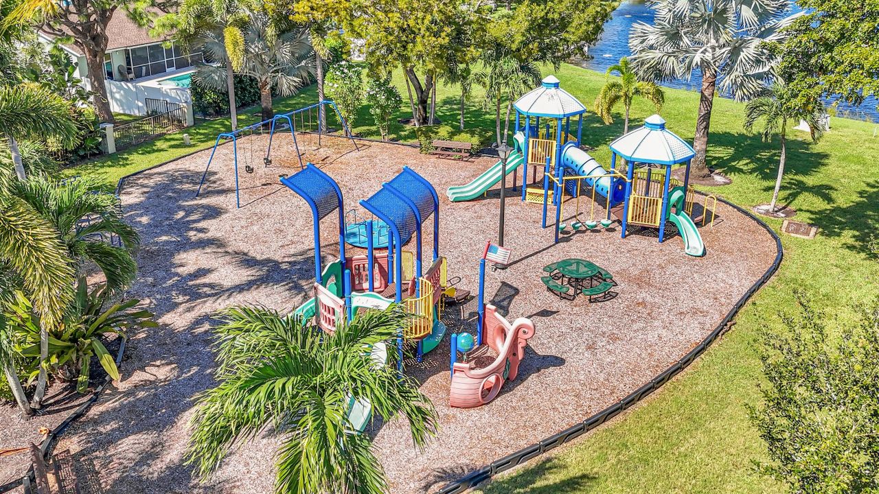 Active With Contract: $599,000 (4 beds, 2 baths, 1548 Square Feet)