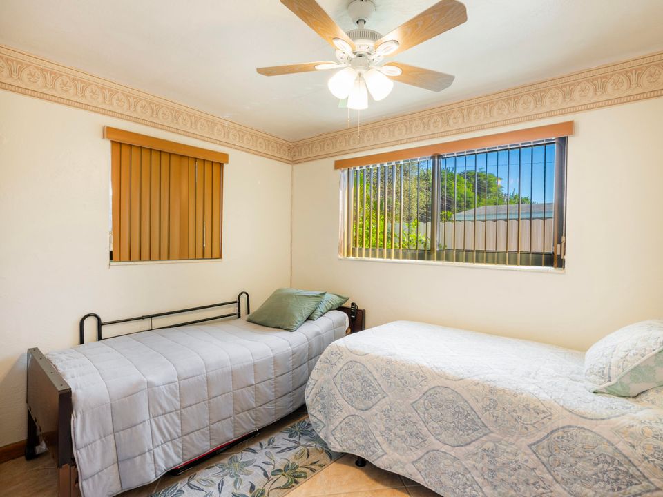 Active With Contract: $425,000 (2 beds, 1 baths, 1002 Square Feet)