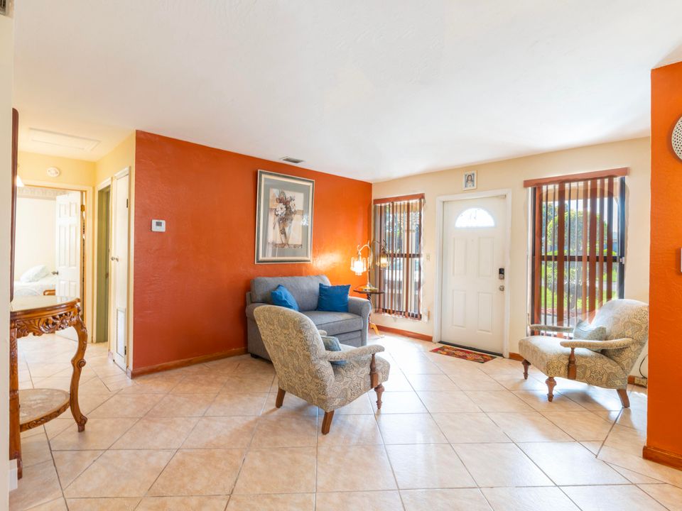 Active With Contract: $425,000 (2 beds, 1 baths, 1002 Square Feet)