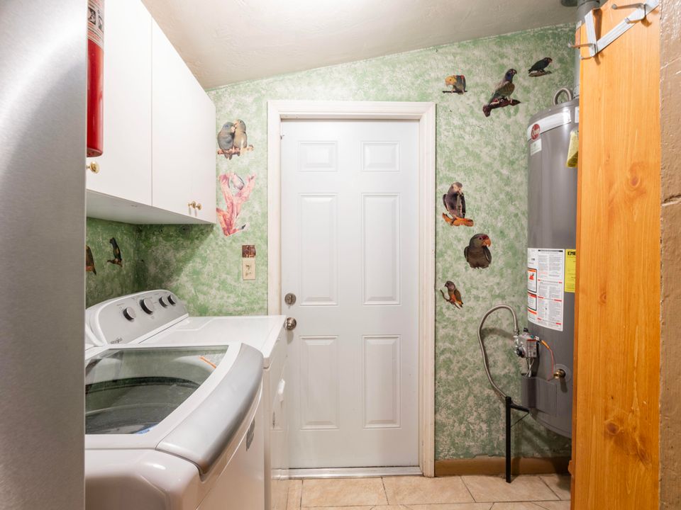 Active With Contract: $425,000 (2 beds, 1 baths, 1002 Square Feet)