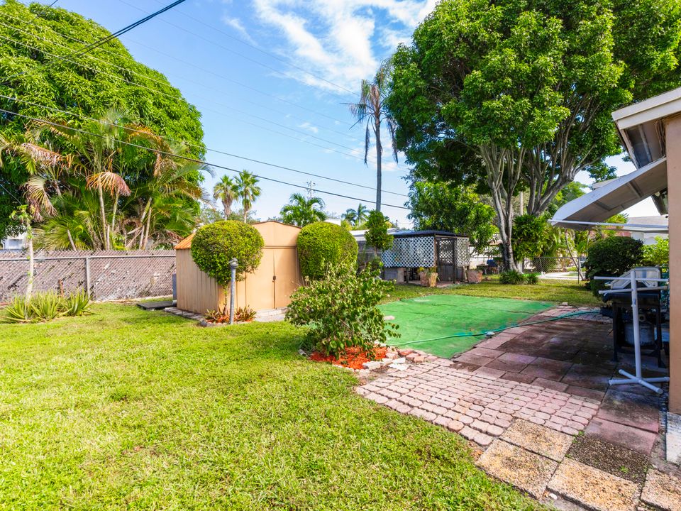 Active With Contract: $425,000 (2 beds, 1 baths, 1002 Square Feet)