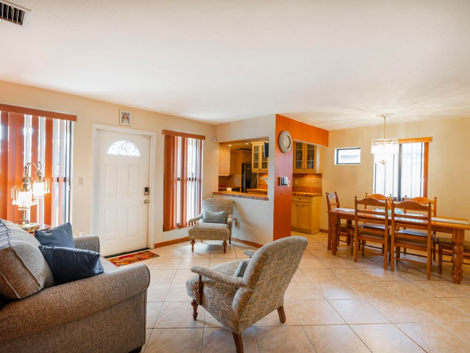 Active With Contract: $425,000 (2 beds, 1 baths, 1002 Square Feet)