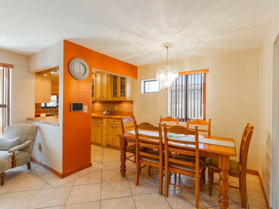 Active With Contract: $425,000 (2 beds, 1 baths, 1002 Square Feet)