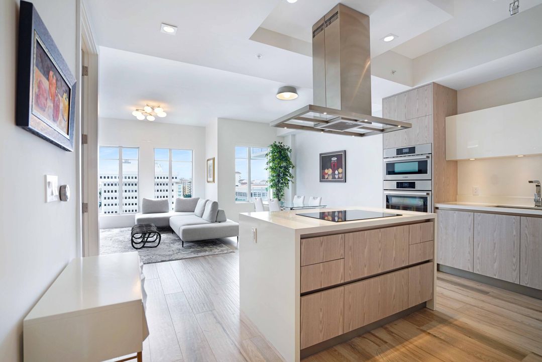 For Rent: $7,500 (1 beds, 1 baths, 941 Square Feet)