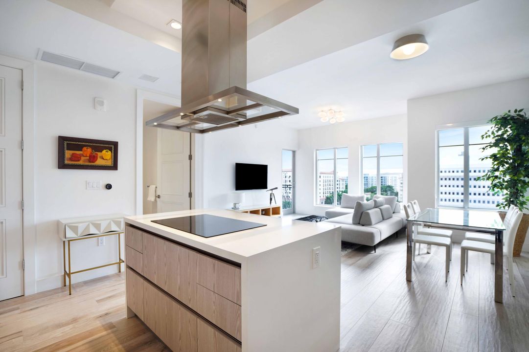 For Rent: $7,500 (1 beds, 1 baths, 941 Square Feet)