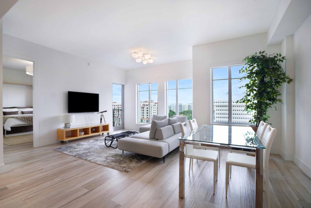 For Rent: $7,500 (1 beds, 1 baths, 941 Square Feet)