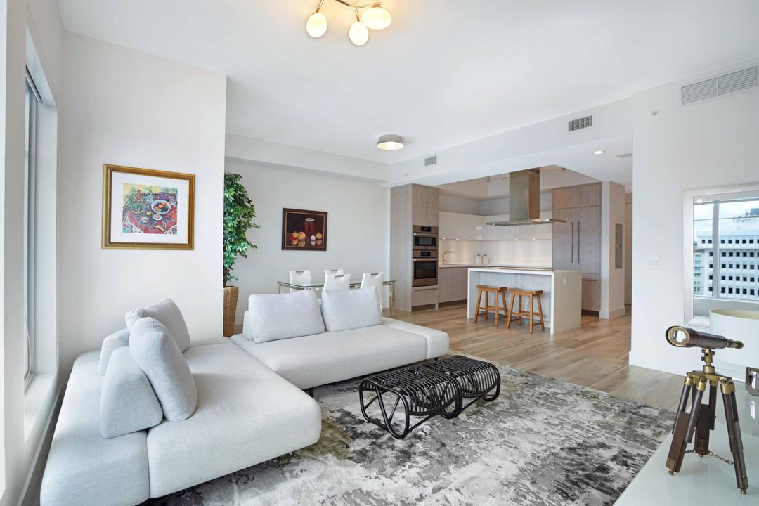 For Rent: $7,500 (1 beds, 1 baths, 941 Square Feet)