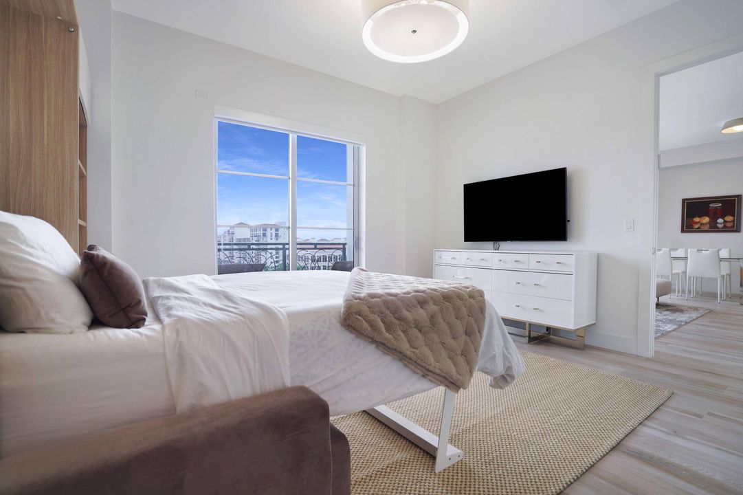 For Rent: $7,500 (1 beds, 1 baths, 941 Square Feet)