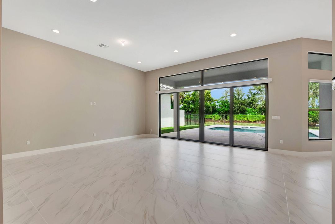 Activo con contrato: $2,200,000 (4 camas, 6 baños, 3956 Pies cuadrados)