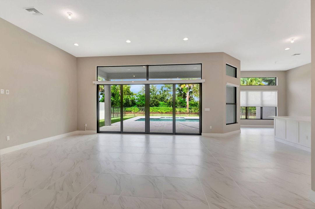 Activo con contrato: $2,200,000 (4 camas, 6 baños, 3956 Pies cuadrados)