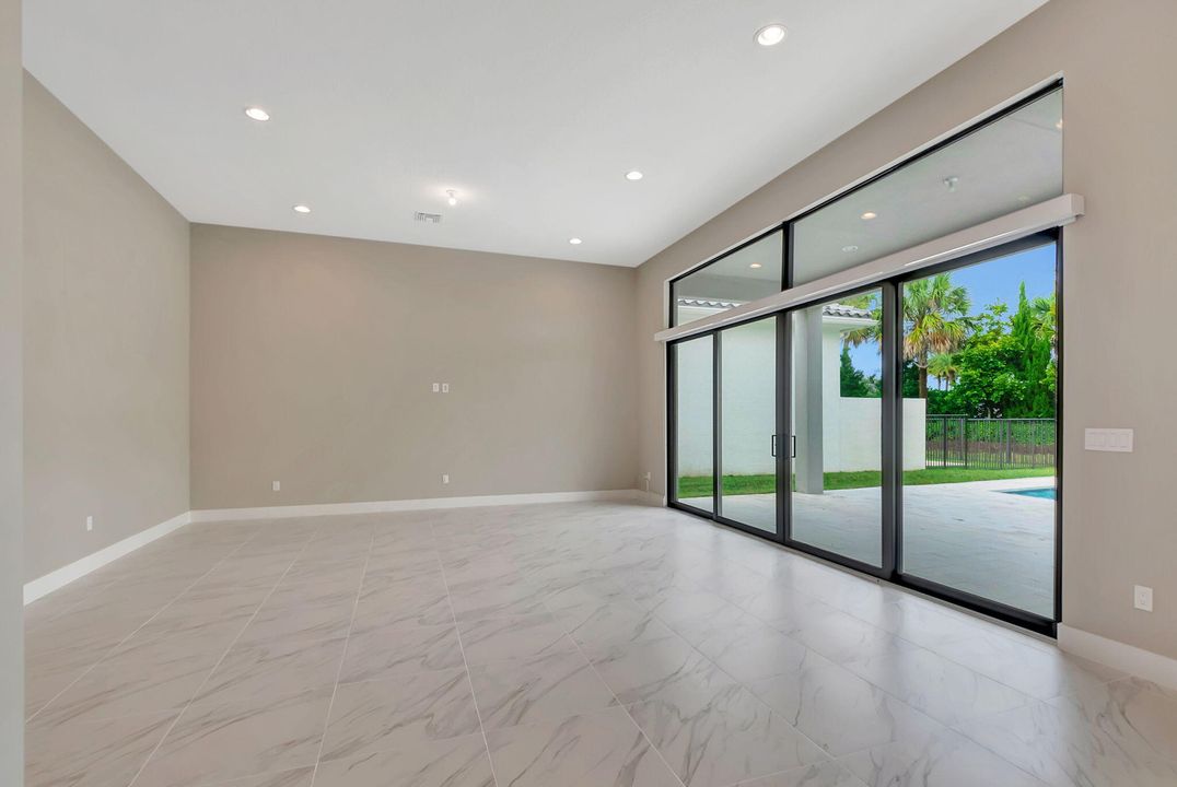 Activo con contrato: $2,200,000 (4 camas, 6 baños, 3956 Pies cuadrados)