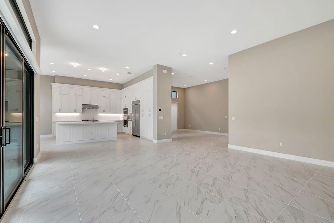 Activo con contrato: $2,200,000 (4 camas, 6 baños, 3956 Pies cuadrados)