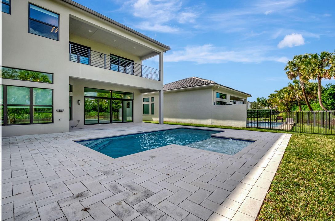 Activo con contrato: $2,200,000 (4 camas, 6 baños, 3956 Pies cuadrados)