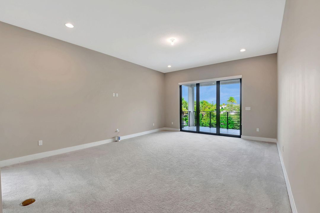 Activo con contrato: $2,200,000 (4 camas, 6 baños, 3956 Pies cuadrados)