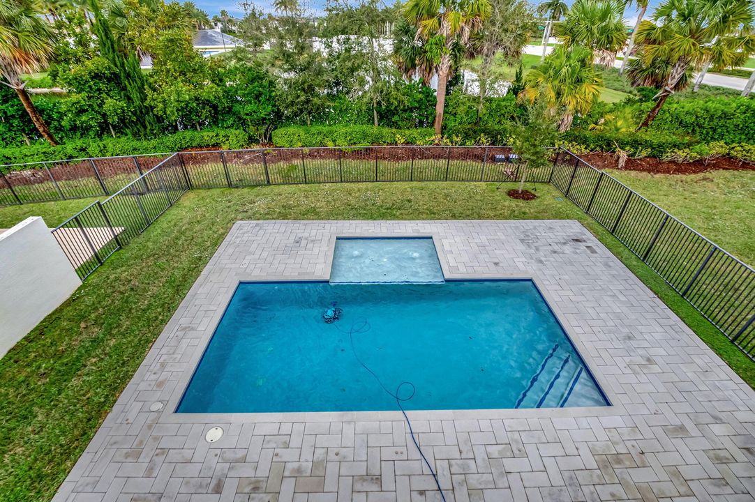 Activo con contrato: $2,200,000 (4 camas, 6 baños, 3956 Pies cuadrados)