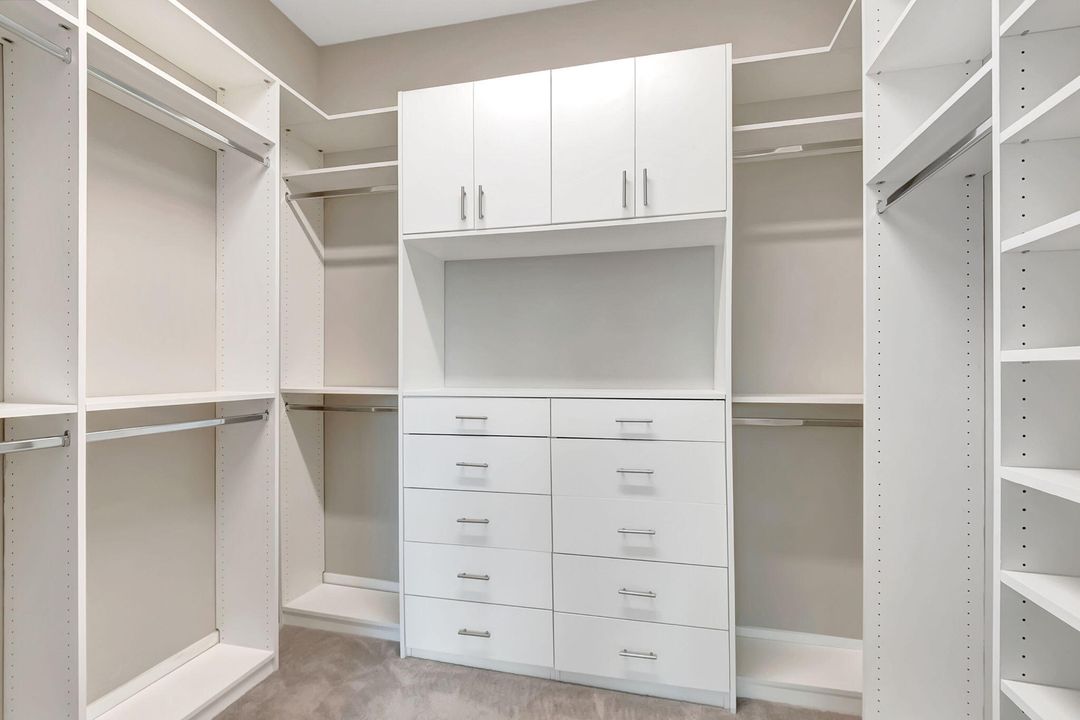 Activo con contrato: $2,200,000 (4 camas, 6 baños, 3956 Pies cuadrados)