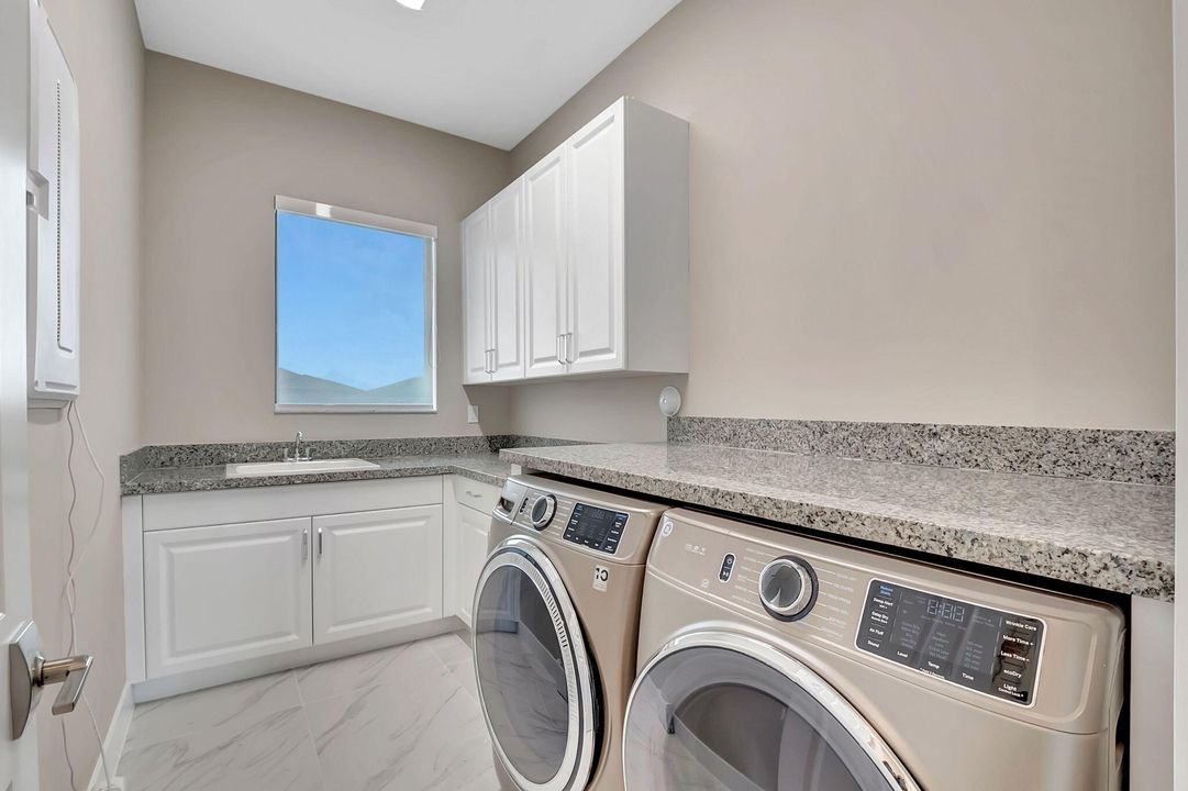 Activo con contrato: $2,200,000 (4 camas, 6 baños, 3956 Pies cuadrados)