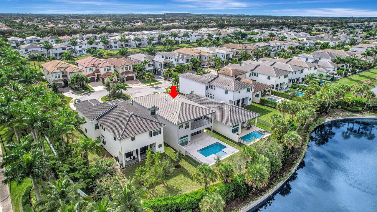 Activo con contrato: $2,200,000 (4 camas, 6 baños, 3956 Pies cuadrados)