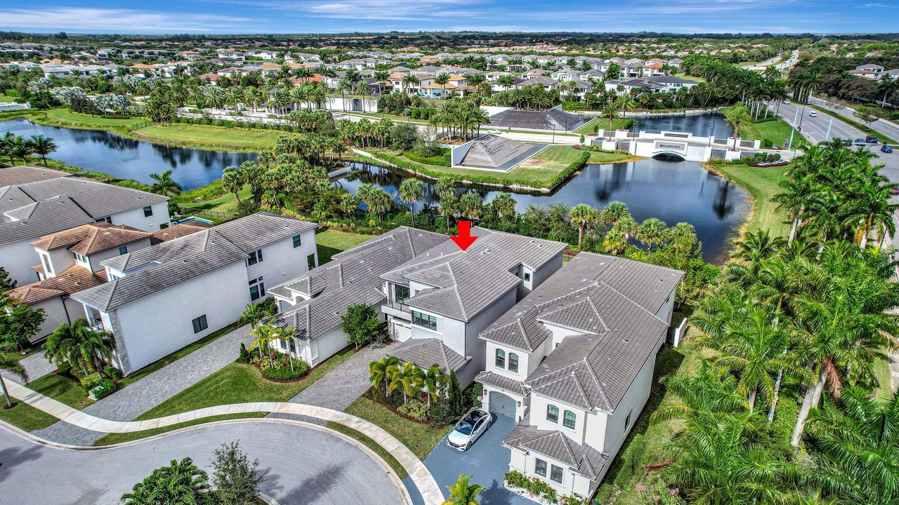 Activo con contrato: $2,200,000 (4 camas, 6 baños, 3956 Pies cuadrados)