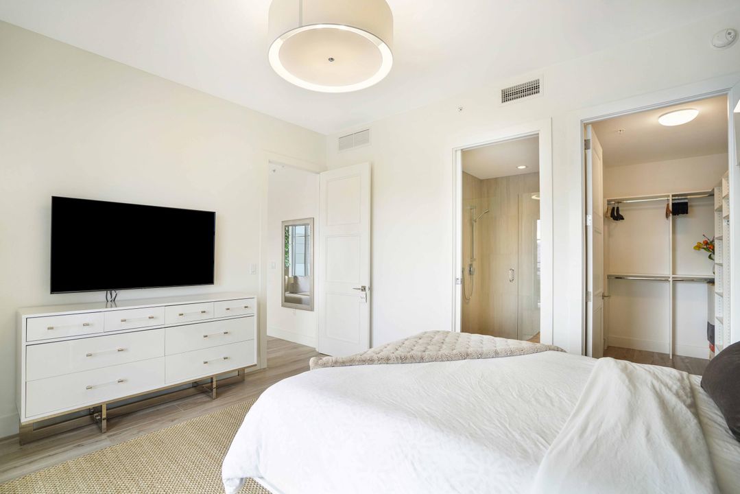 For Rent: $7,500 (1 beds, 1 baths, 941 Square Feet)