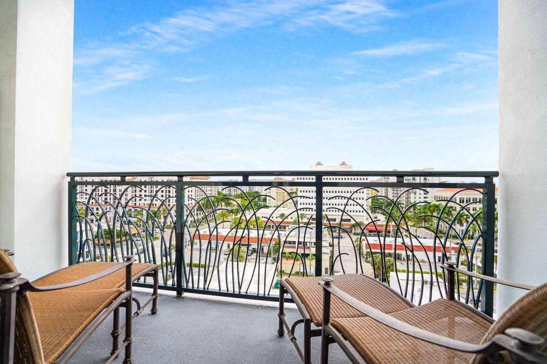 For Rent: $7,500 (1 beds, 1 baths, 941 Square Feet)