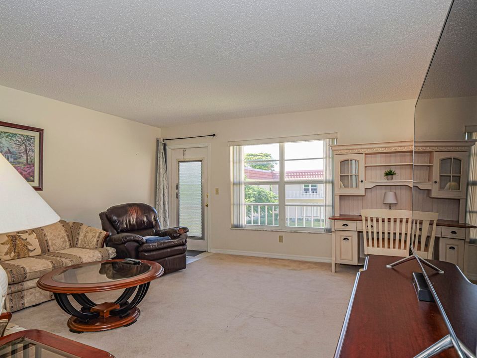 В аренду: $1,750 (2 спален, 2 ванн, 1000 Квадратных фут)