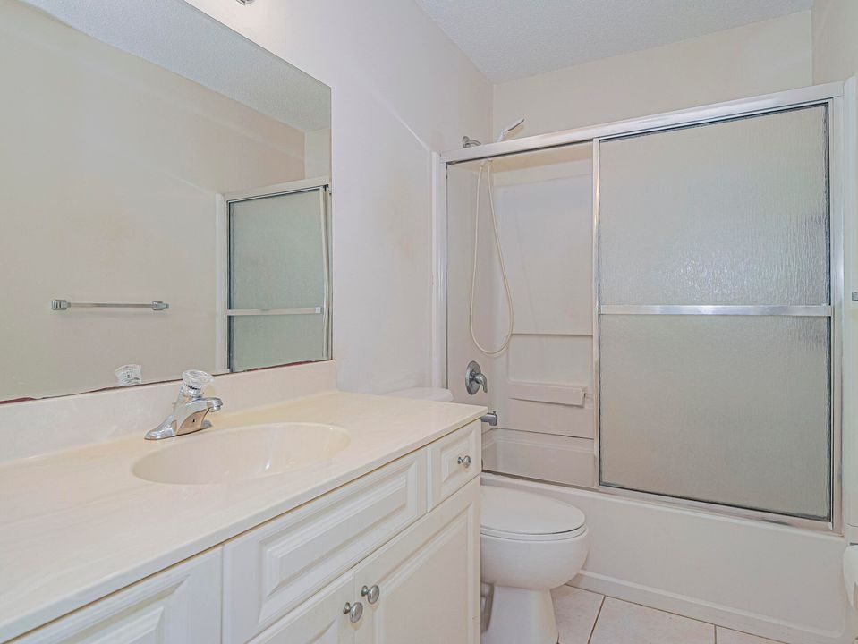 В аренду: $1,750 (2 спален, 2 ванн, 1000 Квадратных фут)