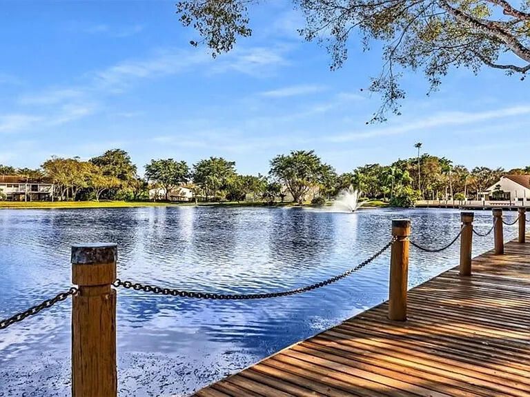 En Venta: $250,000 (2 camas, 2 baños, 1093 Pies cuadrados)