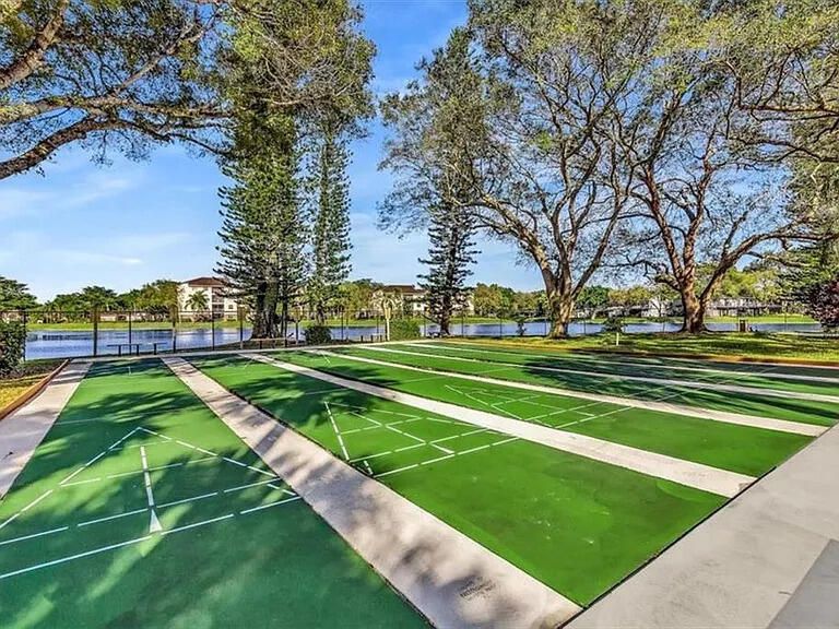 En Venta: $250,000 (2 camas, 2 baños, 1093 Pies cuadrados)