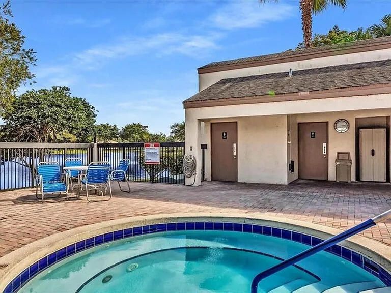 En Venta: $250,000 (2 camas, 2 baños, 1093 Pies cuadrados)