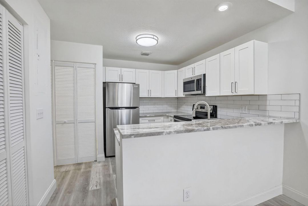 На продажу: $324,900 (2 спален, 2 ванн, 1186 Квадратных фут)