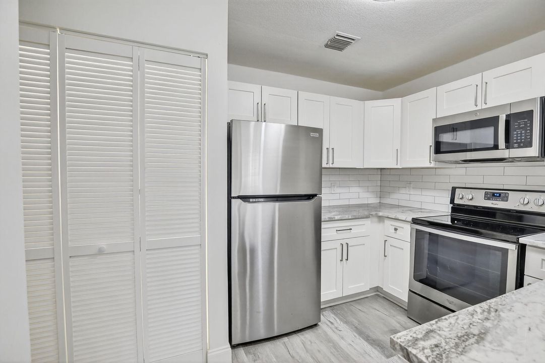 На продажу: $324,900 (2 спален, 2 ванн, 1186 Квадратных фут)