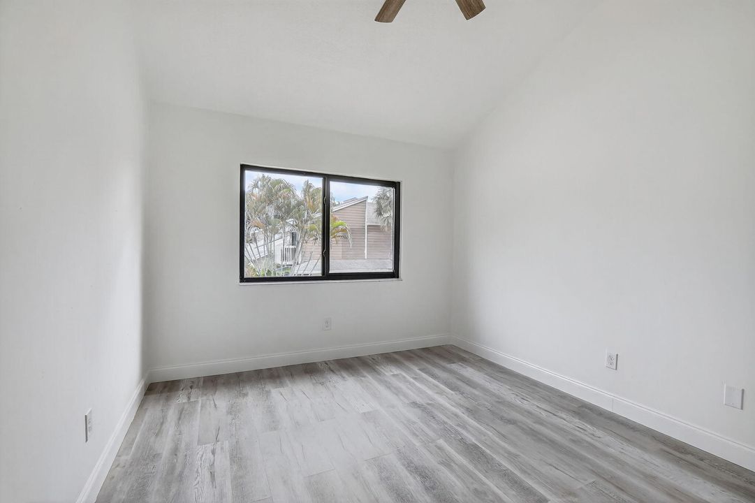 На продажу: $324,900 (2 спален, 2 ванн, 1186 Квадратных фут)