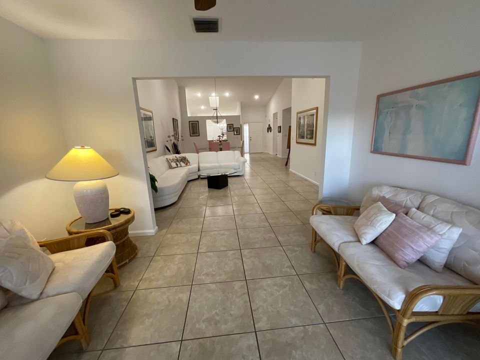 Active With Contract: $2,700 (2 beds, 2 baths, 1658 Square Feet)