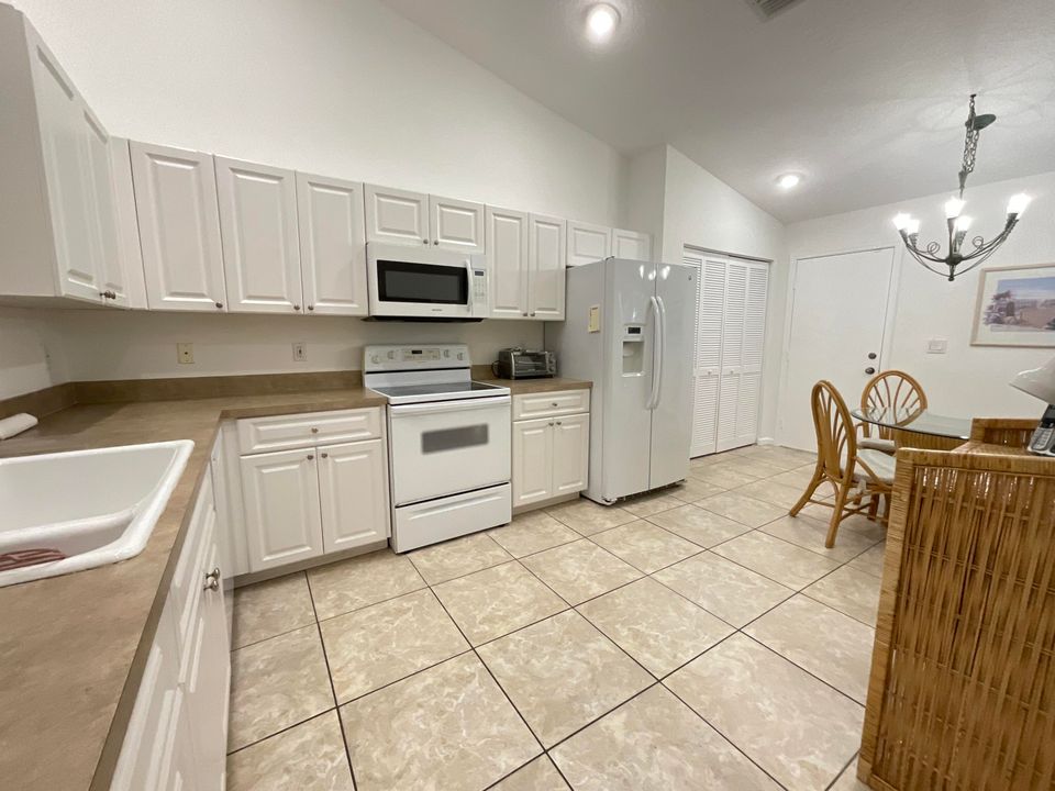 Active With Contract: $2,700 (2 beds, 2 baths, 1658 Square Feet)