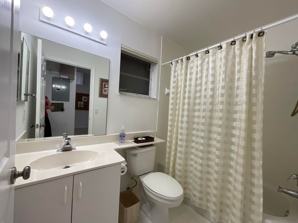 Active With Contract: $2,700 (2 beds, 2 baths, 1658 Square Feet)